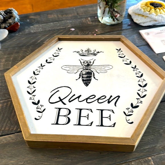 youngs Wood Queen Bee Framed Sign - Picture 1 of 5